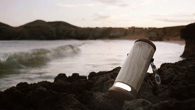 Waterlight-Projekt: liegend am Strand