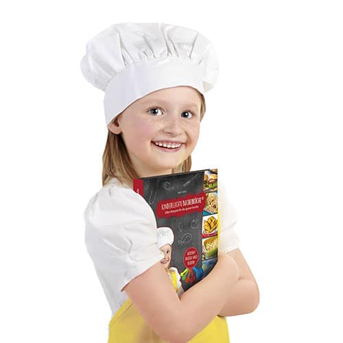 Becherküche - Mädchen freut sich über das Kochbuch