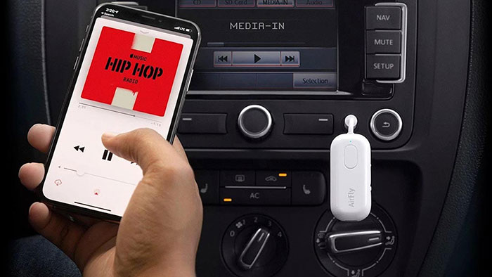 AirFly Pro im Auto am Radio