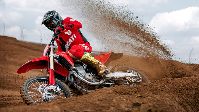Erstes Ducati Motocross Bike Desmo450 MX