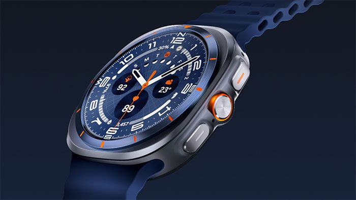 Neues Titanium-Finish: Galaxy Watch Ultra in Titanblau